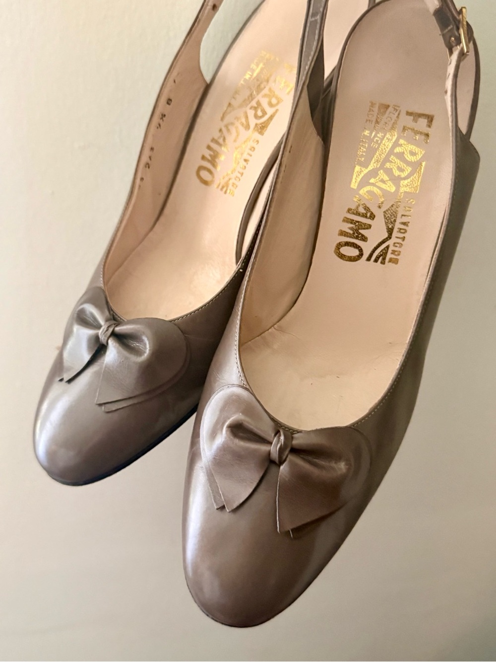 FERRAGAMO Taupe Leather Bow Slingback Pumps